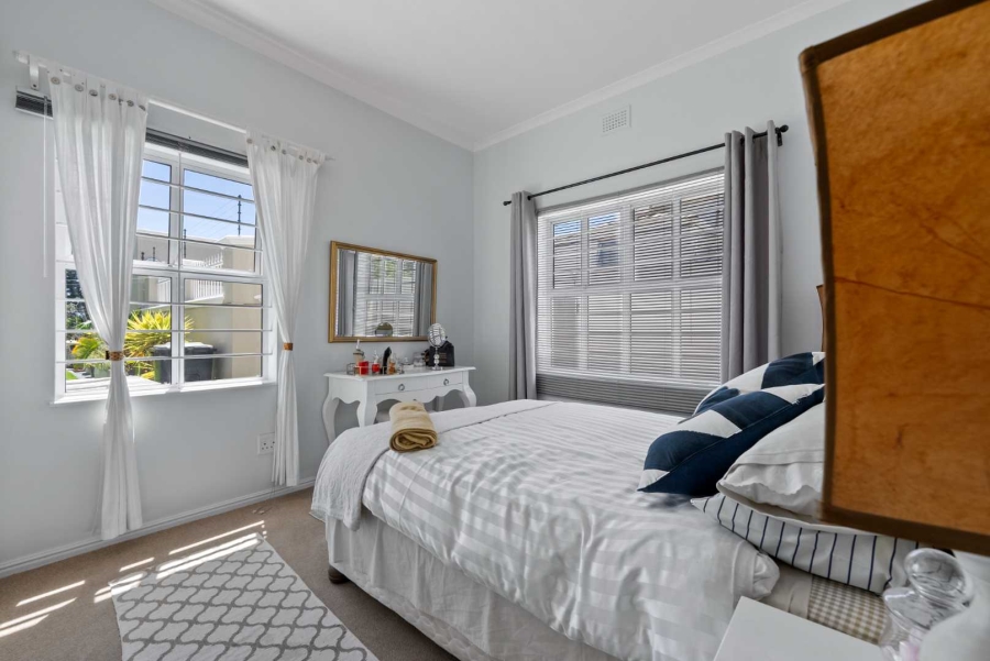 5 Bedroom Property for Sale in Green Point Western Cape